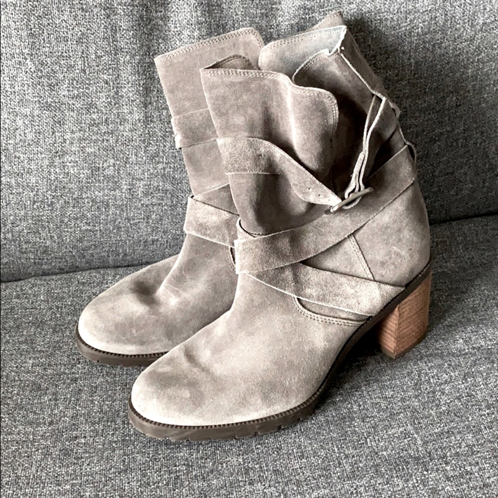 Clarks Boots - image 3